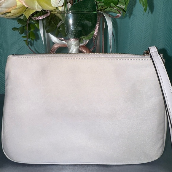 EUC - Kate Spade Chelsea Medium Wristlet - Picture 9 of 11